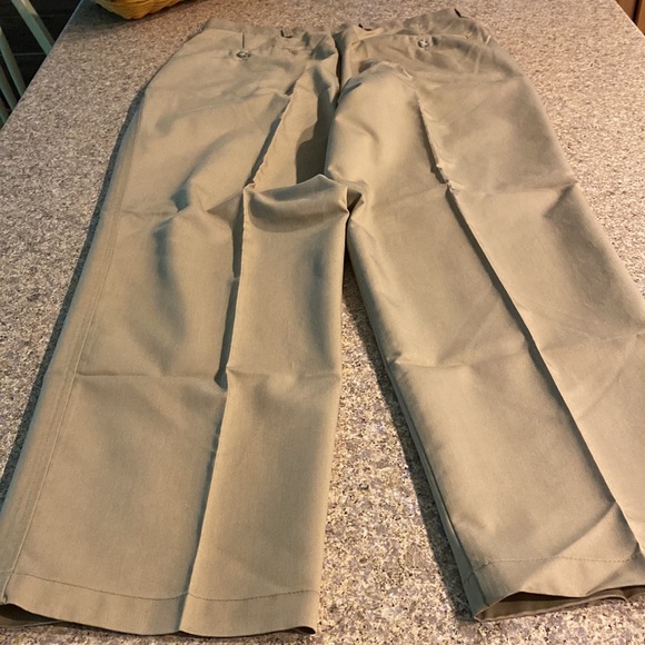 Docker’s Individual Fit Waistband Stain Defender Khaki Tan Pants W34 x L30 - Picture 13 of 16
